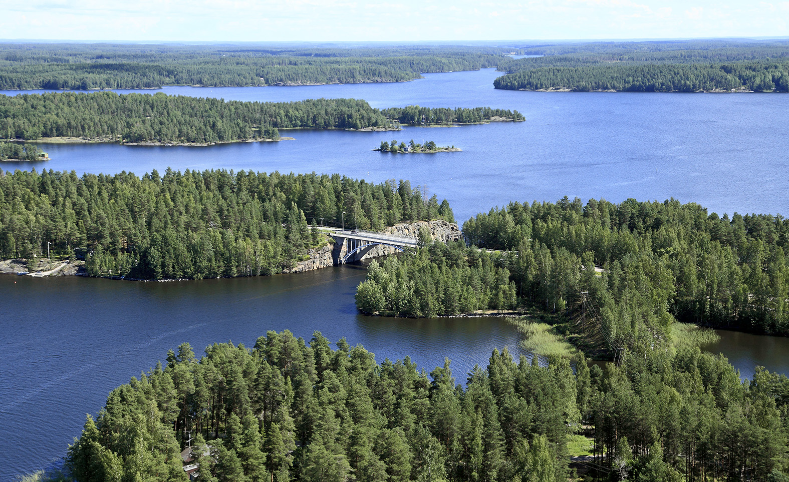 Ilmakuva Taipalsaaren saaristosta.